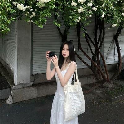 夜色中的她